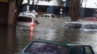 Lluvias en Buenos Aires: cinco muertos, casas inundadas, sin luz ni transporte