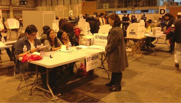 Elecciones 2016: más de 120.000 peruanos votan en España