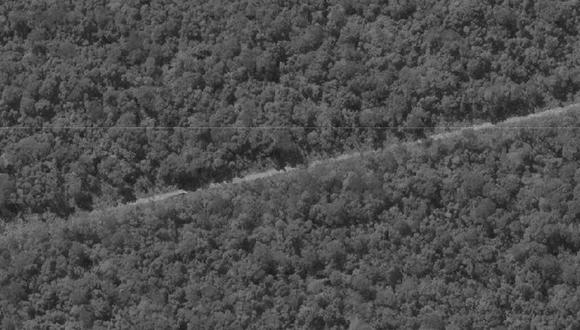 Una pista de aterrizaje clandestina en la Reserva Indígena Kakataibo. Foto: Digital Globe / Maxar.
