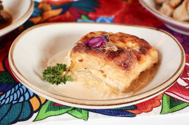 In Huancahuasi you can enjoy an unforgettable potato cake with an Arequipa recipe. 