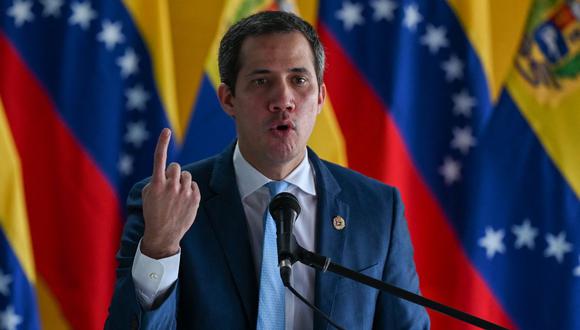 El expresidente de la Asamblea Nacional venezolana y líder opositor Juan Guaidó habla durante una conferencia de prensa en Caracas, el 12 de agosto de 2022. (Foto de Federico PARRA / AFP)