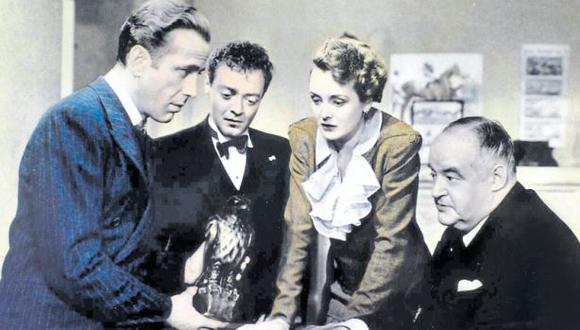 El icónico Humphrey Bogart junto a Peter Lorre, Mary Astor y Sydney Greenstreet en una escena de “El halcón maltés”, de John Huston, cinta pionera del cine negro. (Foto: Warner Bros)