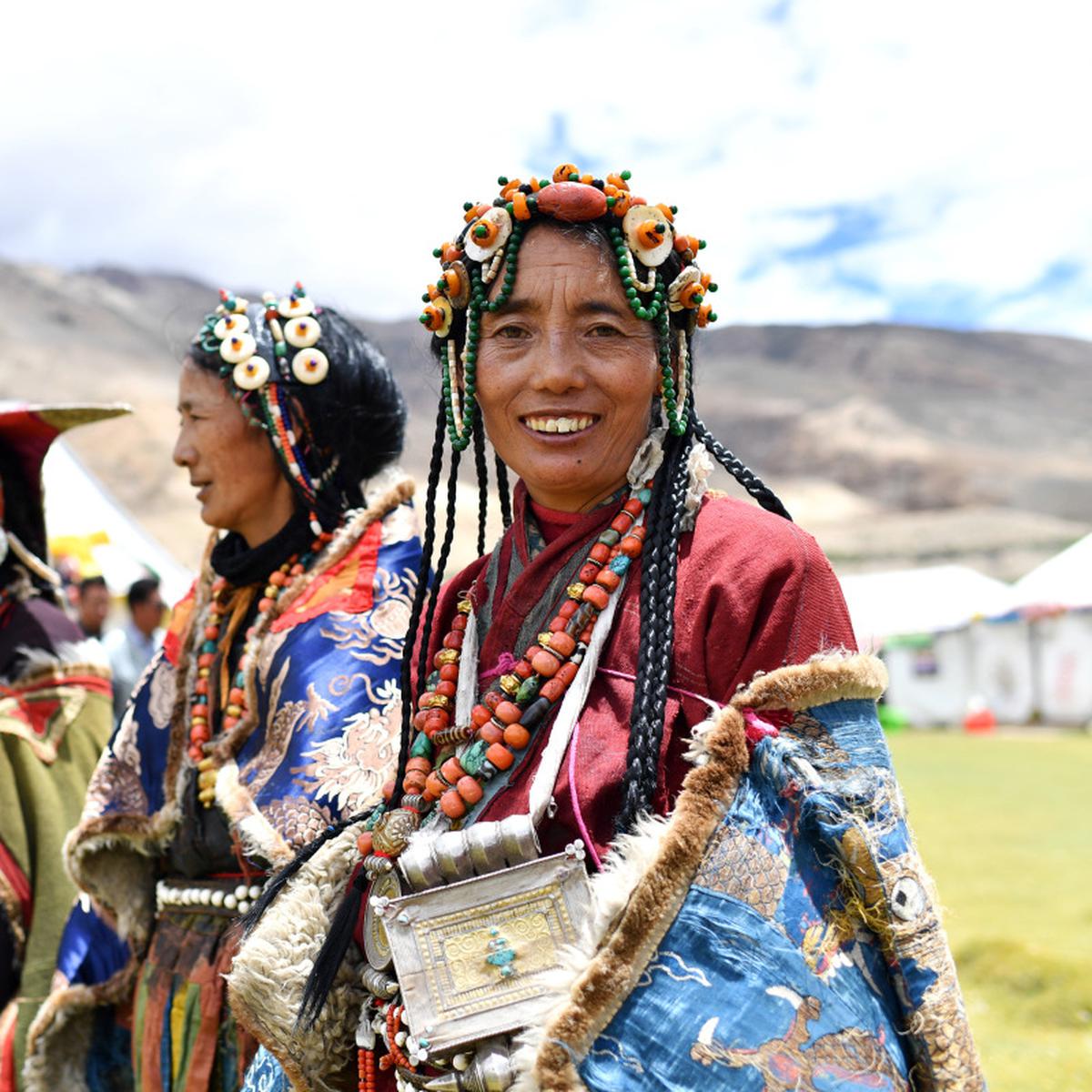 GENTE] 4 fotos de mujeres vistiendo ropa típica de Burang en Tibet | China  | nnda nnni | LISTAS | MAG.
