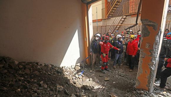 Las labores de remoción de escombros continúan en Retamas, donde cinco personas siguen desaparecidas. (Foto: Presidencia de la República)