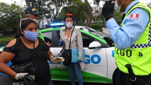 Familiares de la modelo Angie Jibaja llegaron a la Clínica San Pablo en Surco para saber cuál es su situación (Foto: Gonzalo Córdova)