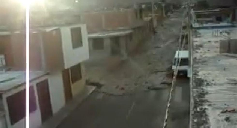Huaico arrasó con viviendas, autos y personas en Tacna. (Foto: Facebook)