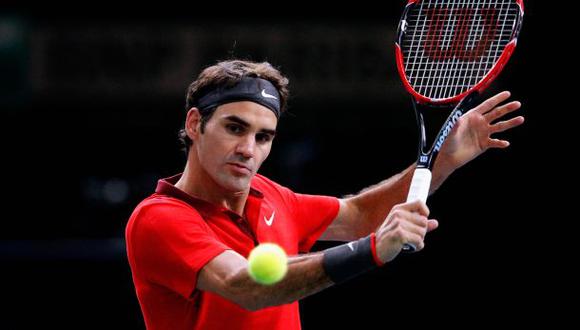 Federer sufrió pero venció en París y pelea por el número 1