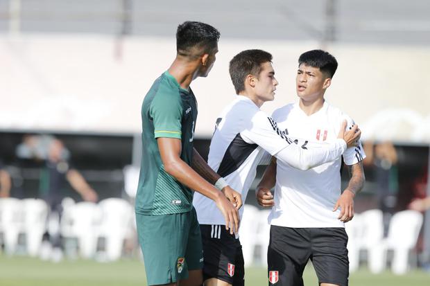 Kenji Cabrera was sent off in the last preparation friendly against Bolivia.  PHOTO: Violeta Ayasta. 