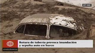 Surco: rotura de tubería de desagüe sepultó un auto [VIDEO]