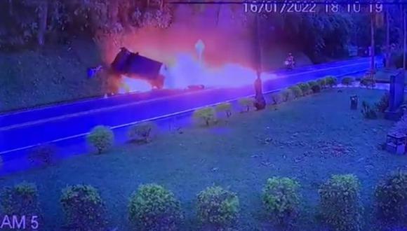 El accidente ocurrió en la vía Manizales - Medellín, en Colombia. (Captura de video).
