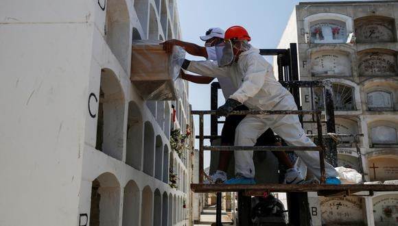 Al corte del 13 de julio, hay un exceso de 30.302 fallecidos frente a similar periodo del 2019. (Foto: Reuters)