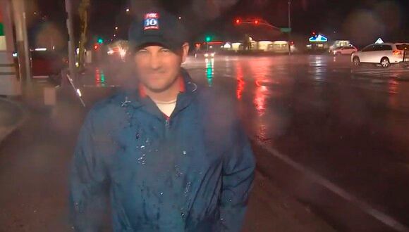 Rayo casi impacta a periodista que se preparaba para informar sobre una tormenta. (YouTube)