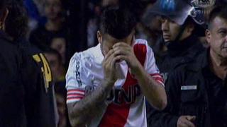 Vergonzoso: hinchas de Boca tiraron gas a jugadores de River