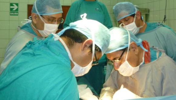 Trujillo: tumor maligno de 18 kilos fue extirpado a una mujer