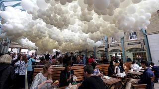 Cien mil globos palpitan en el corazón de Covent Garden