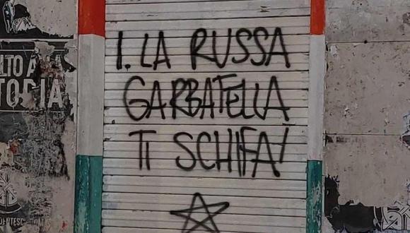 Varios mensajes han aparecido en las últimas horas en Roma contra el nuevo presidente del Senado italiano, el ultraderechista Ignazio La Russa. (Foto de Twitter / @FrancescoLollo1)