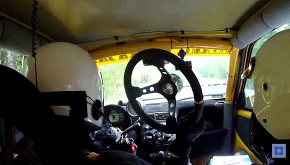 YouTube: Piloto de rally manejó una carrera ¡sin volante!