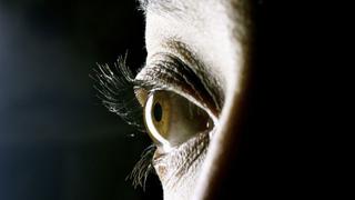 Europa aprueba terapia con células madre para enfermedad ocular
