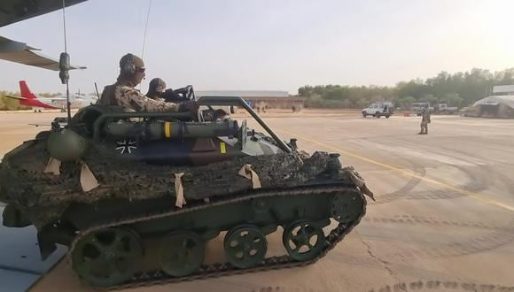 Un vehículo armado alemán Wiesel durante una operación de evacuación militar en Jartum, Sudán, 24 de abril de 2023. (Foto referencial de EFE/EPA/BUNDESWEHR)