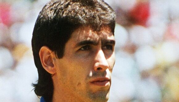 Andrés Escobar fue un destacado futbolista colombiano (Foto: MIKE FIALA / AFP)