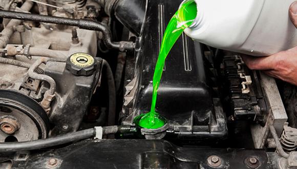Es el líquido más importante de tu coche en verano, ¿pero sabes cada cuánto  debes cambiarlo?