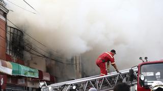 Cercado de Lima: bomberos intentan controlar voraz incendio a la altura de la Vía Expresa | FOTOS