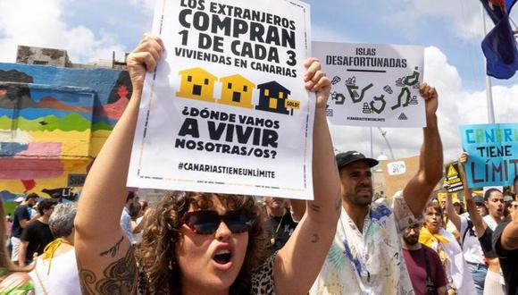 Canarias: las multitudinarias protestas contra el turismo masivo que dicen abruma a las islas de España. (QUIQUE CURBELO/EPA-EFE).