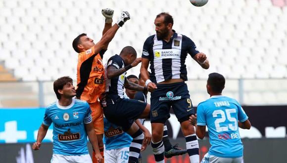 Alianza Lima y Sporting Cristal se enfrentan en la ida de la final.