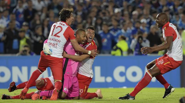 Santa Fe superó 5-3 en penales a Millonarios y clasificó a cuartos de final de la Copa Sudamericana. (Foto: AFP)
