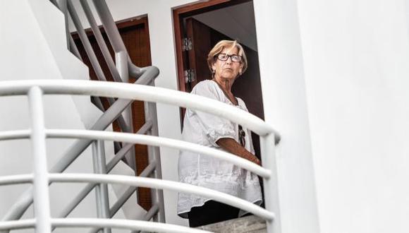 Hace unos días, la ex alcaldesa Susana Villarán fuera de su vivienda ubicada en la playa Arica, en Lurín. (Foto: Anthony Niño de Guzmán / GEC)