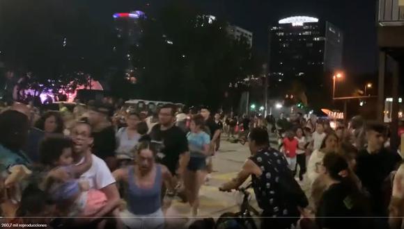 Una falsa alarma de tiroteo provocó la estampida de centenares de personas que asistían en Orlando, Florida, a un espectáculo por el 4 de julio. (Captura de video).