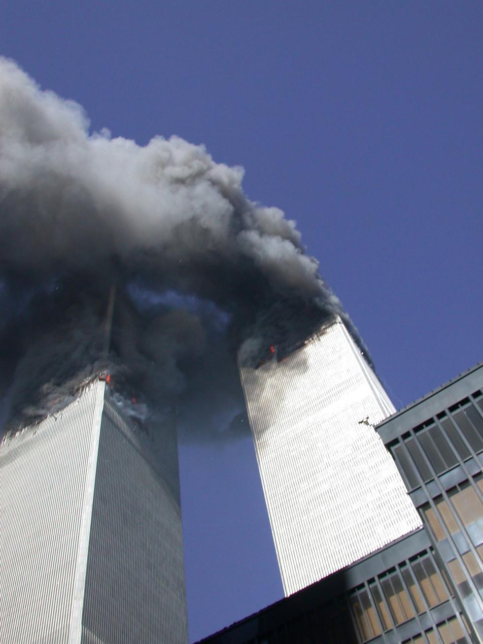 Las Torres Gemelas en llamas después del choque del segundo avión. Una foto tomada por un agente del Servicio Secreto. Foto: @SecretService