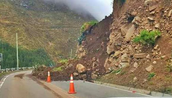 Según transportistas que transitaban por la zona, el deslizamiento se registró a la altura del kilómetro 69 de la carretera de penetración a la sierra liberteña, debido a las lluvias que se han producido en las últimas horas (Foto: Facebook Pampas de Jaguey)