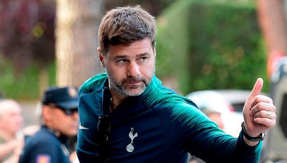 Pochettino saluda, en la llegada de Tottenham a Madrid. Fuente: Reuters