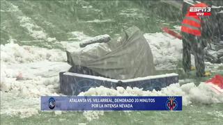 Camarógrafo del Atalanta vs. Villarreal sorprendió con su método para cuidarse de la nevada