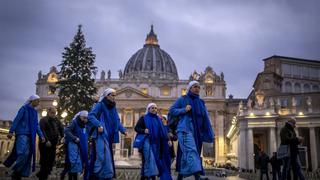 Benedicto XVI EN VIVO | Cerca de 70.000 fieles despiden al Papa emérito el segundo día del velatorio 