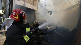Villa El Salvador: bomberos controlan incendio en el Parque Industrial 