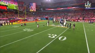 Con aviones y fuegos artificiales en el cielo: así fue la entonación del himno estadounidense en el Super Bowl LV | VIDEO 