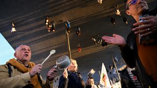 Mayoría de franceses quieren continuar con las protestas contra reforma de las pensiones 