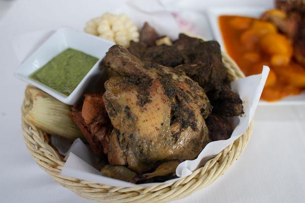 La pachamanca tres sabores es uno de los platos bandera de El Rancho Grande del Perú. También tienen cuy chactado, costillar, caldo de cuy, tallarín de pichón y más. (Fotos: Jorge Cerdán) 