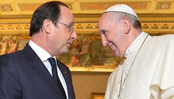 Hollande visita al Papa y le pide recibir a la oposición Siria