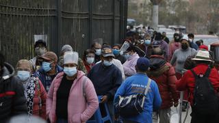 Con largas colas se reinicia la vacunación contra el COVID-19 en locales de Lima y Callao