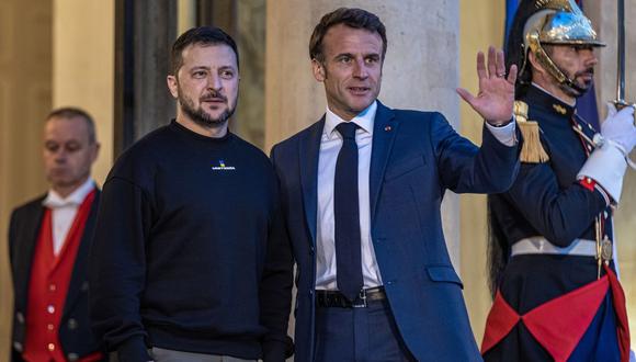 El anuncio se hizo en una declaración emitida tras la cena de trabajo entre los presidentes francés, Emmanuel Macron, y ucraniano, Volodímir Zelenski. (Foto: EFE)