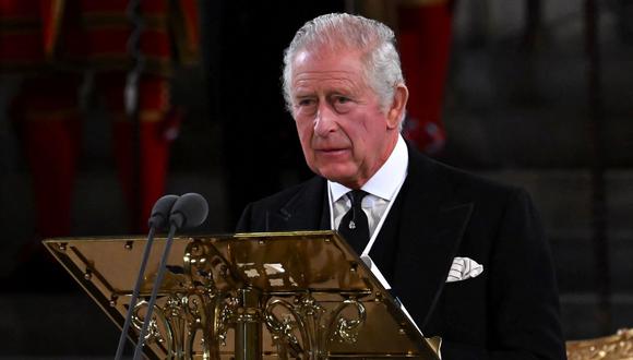 El rey Carlos III de Gran Bretaña habla durante su discurso ambas cámaras del Parlamento en Westminster Hall, dentro del Palacio de Westminster, en el centro de Londres, el 12 de septiembre de 2022. (Ben Stansall / AFP).