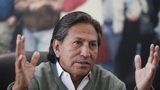 Alejandro Toledo llega hoy a Lima para explicar millonaria compra de inmuebles de su suegra