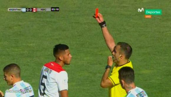 Perú vs. Argentina: Junior Huerto fue expulsado tras cometer esta falta. | Foto: Captura
