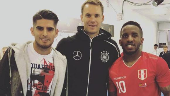 Luego del duelo entre la selección peruana y Alemania, Carlos Zambrano se reencontró en los vestidores con Jefferson Farfán y Manuel Neuer. El 'Kaiser' se refirió sobre ello a través de Instagram (Foto: Instagram)