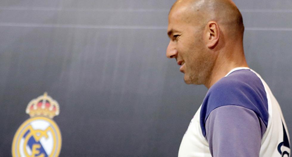Zinedine Zidane dejó sorprendidos a los presentes en la conferencia de prensa previa al derbi ante Atlético de Madrid. Los hinchas del Real Madrid están preocupados. (Foto: EFE)