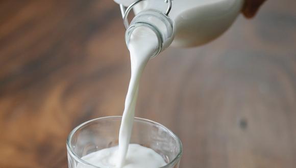 La leche ayuda a la prevención y tratamiento de osteoporosis.  (Foto: Pexels)