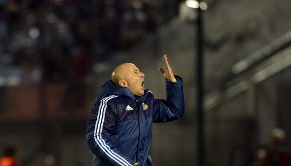 El estratega argentino, Jorge Sampaoli, se retiró del campo muy irritado al entretiempo en el encuentro por Eliminatorias entre Argentina y Uruguay en Montevideo. Foto: Reuters